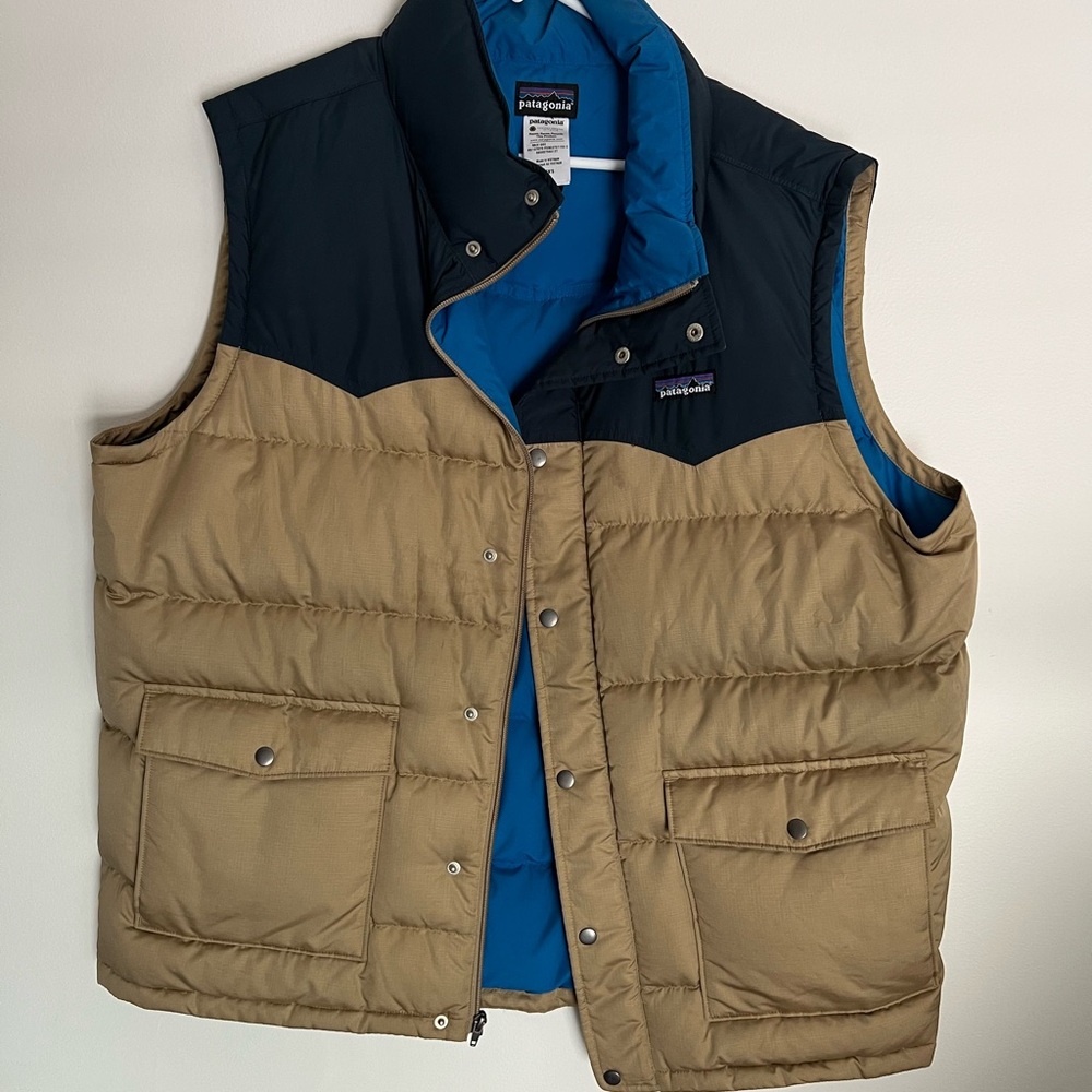 NWOT Patagonia Tan and Blue Men's Puffer Vest XL SAME DAY SHIPPING B4 3PM PST